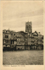 Guerre Peronne Hauptplatz mit Kirche