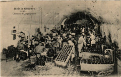 Moet et Chandon - Chantier de Degorgement -
													51 Marne
												