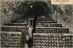 Moet & Chandon - Remuage -
													51 Marne
												