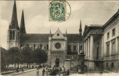 Pau Eglise Saint-Jacques et le Palais de Justice France à Pau