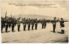 Belfort Le General Gouverneur remet la Croix de la Legion à Belfort
