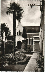 Cholet Loublande - Maison du Sacre-Coeur - La Cour d'Entree