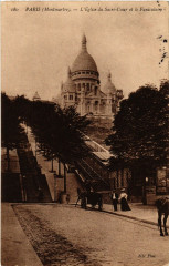 Carte postale ancienne L'Eglise du Sacré-Coeur et le Funiculaire
                                                                     à Paris 18e
                                