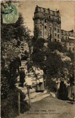 Montmartre - Square Saint-Pierre à Paris 18e