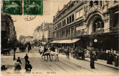 Paris 7e La Rue de Sevres à Paris 7e