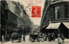 Paris 7e rue du Bac. Angle de la rue de Seres à Paris 7e