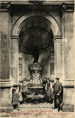 Paris 4e 41 Reu de Turenne. Fontaine de Joyeuse à Paris 4e