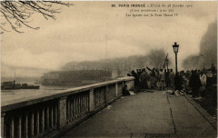 Paris 4e Les epaves sur le Pont Henri Iv à Paris 4e