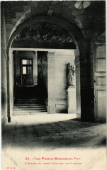 Paris 4e Les Francs-Bourgeois. L'Entrée du Grand Escalier à Paris 4e