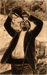 Type Basque Buveur a la Gourde Folklore -
													France
												