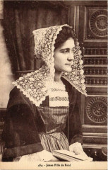 Jeune Fille de Baud Folklore
