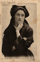 Pensive. Jeune Fille de l'Ile de Sein Folklore