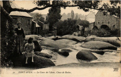 Pont-Aven Le Cours de l'Aven France Folklore