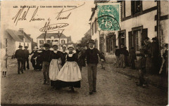 Bannalec Une noce dansant la Gavotte France Folklore -
													France
												
