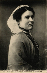 En Bretagne Jeune Fille de Paimpol France Folklore