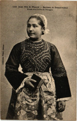 Carte postale ancienne Jeune Fille de Ploare Coiffes de Bretagne France Folklore
                                