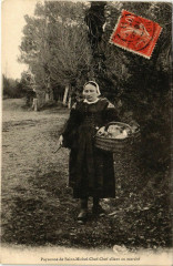 Paysanne de Saint-Michel-Chef-Chef France Folklore