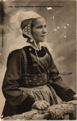 Jeune Fille de Gouezec France Folklore