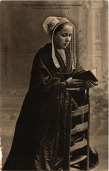 Jeune Fille de Saint-Thegonnec France Folklore