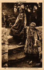 La Bretagne Fillettes de Plougastel Daoulas France Folklore