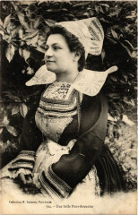 Une Belle Pont-Avenaise - Folklore - Types