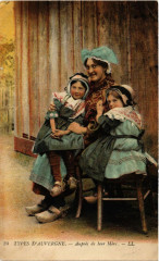 Types d'Auvergne - Auprés de leur Mére - Folklore - Types
