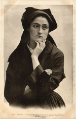 Pensive - Jeune Fille de l'Ile de Sein - Folklore - Types