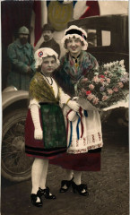 Jeunes Filles - Folklore - Types