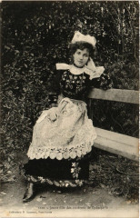 Jeunes Fille des environs de Quimperlé - Folklore - Types