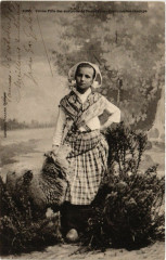 Jeune Fille des Environs de Pont-Croix - Costume des champs à Pont-Croix