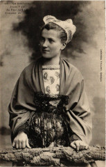 En Bretagne - Jeune Fille du Pays de Léon - Costume de Fete