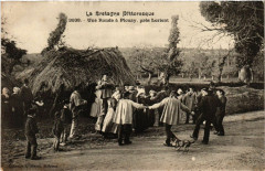 Bretagne - Une Ronde á Plouay - prés Lorient - Folklore - Types