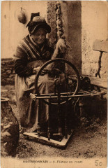 Bourbonnais - Fileuse au rouet - Folklore - Types