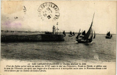 Les Sables-D'Olonne Dundee doublant la Jetee Lighthouse Phare