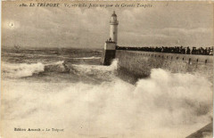 Le Treport Vagues a la Jetee Lighthouse Phare
