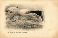 La Jetee un jour de Tempete Lighthouse Phare