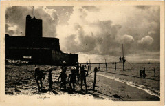 Fouras Un coin de la Plage Semaphore Lighthouse Phare