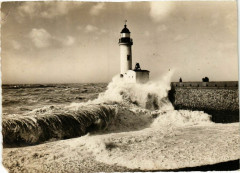 Le Phare un jour de tempete Lighthouse Phare