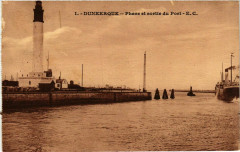 Dunkerque Phare et sortie du Port Lighthouse Phare