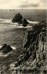 Land'S End Clifs armed knight and Longships Lighthouse Phare