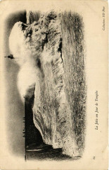 La Jetee un jour de tempete Lighthouse Phare