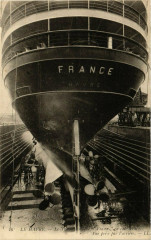 Le Transatlantique France en cale seche - Le Havre - Ships