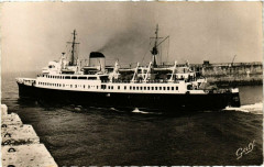 Dieppe - Le Paquebot Lisieux quittant le Port - Ships