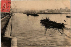 Cherbourg - Torpilleur rentrant dan les Jetées Ships