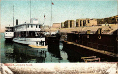 Louxor Landing Place. Ships
