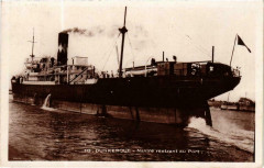 Dunkerque - Navire rentrant au Port Ships