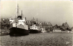 Saint-Malo - Le Falaise et le Brittany a quai Ships