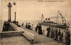 Dieppe - Les Jetées Sortie de la Manche. Ships