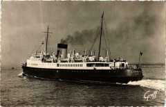 Dieppe - S.S. Londres dans l'avant port Ships