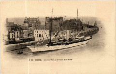 Dieppe - Avant Port au moment de la Marée. Ships